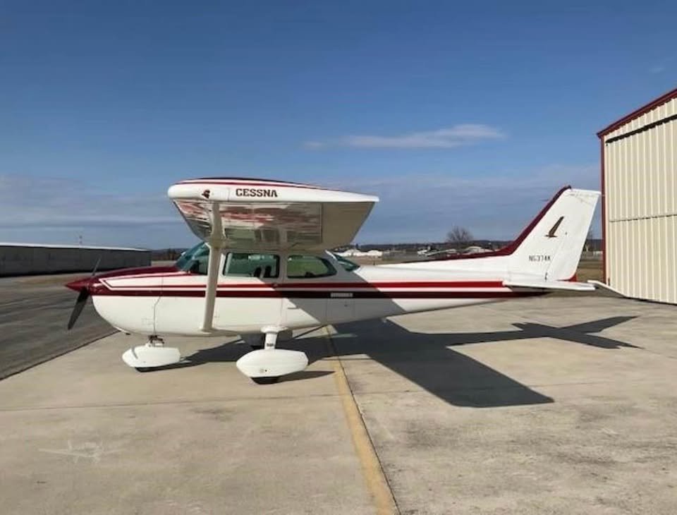 1981 Cessna 172p - skyhawk, photo 2