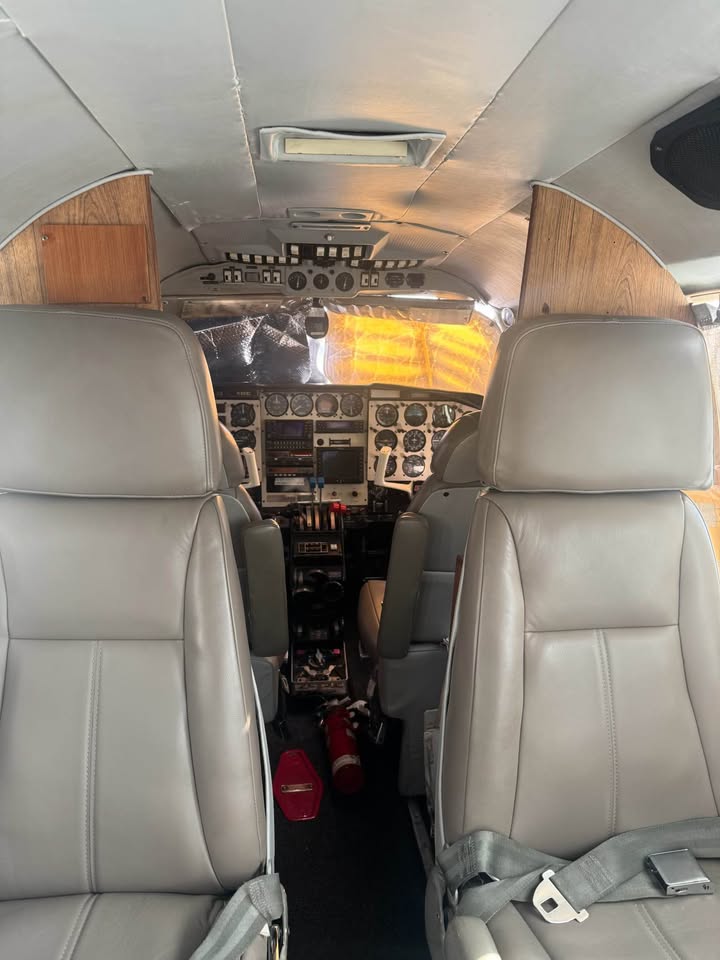 Airplane PiPer Navajo chieftain, photo 4