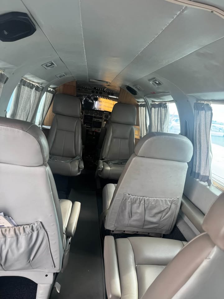 Airplane PiPer Navajo chieftain, photo 5