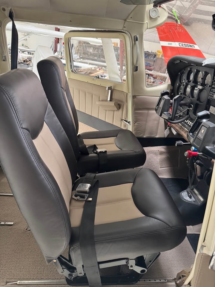 1979 C207T cessna, photo 2