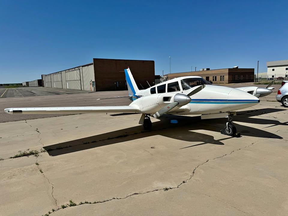 1966 Piper PA-30B Twin Comanche, photo 1