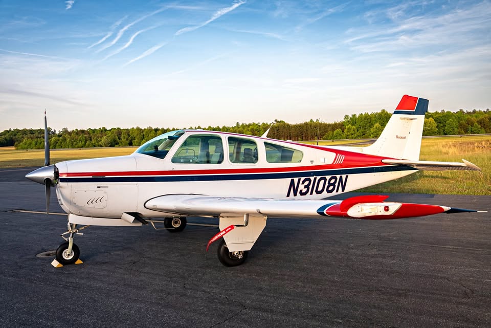 1988 Beechcraft F33A, photo 1