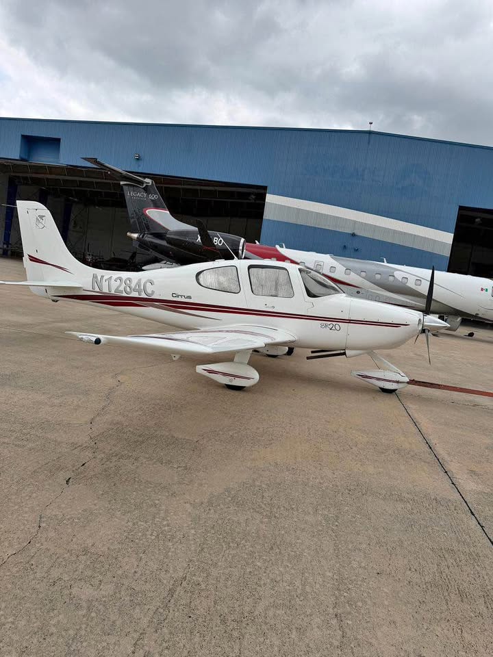 Cirrus Design Sr20 2003, photo 1