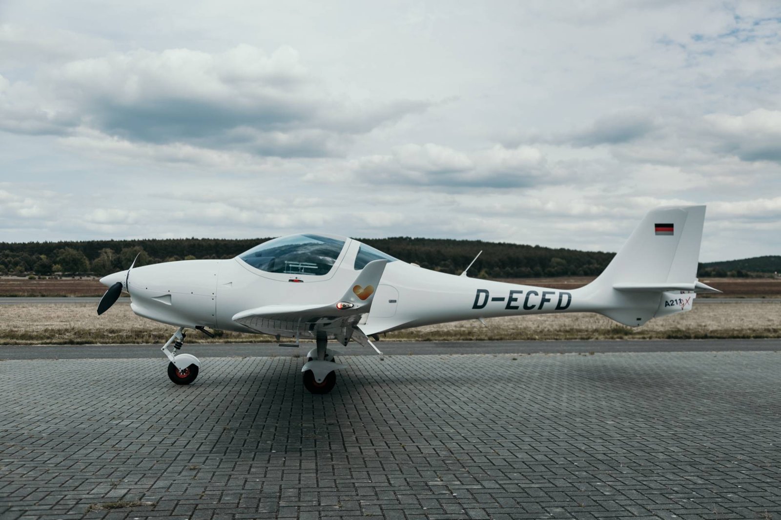 2014 Aquila A-211 GX Nvfr, photo 2