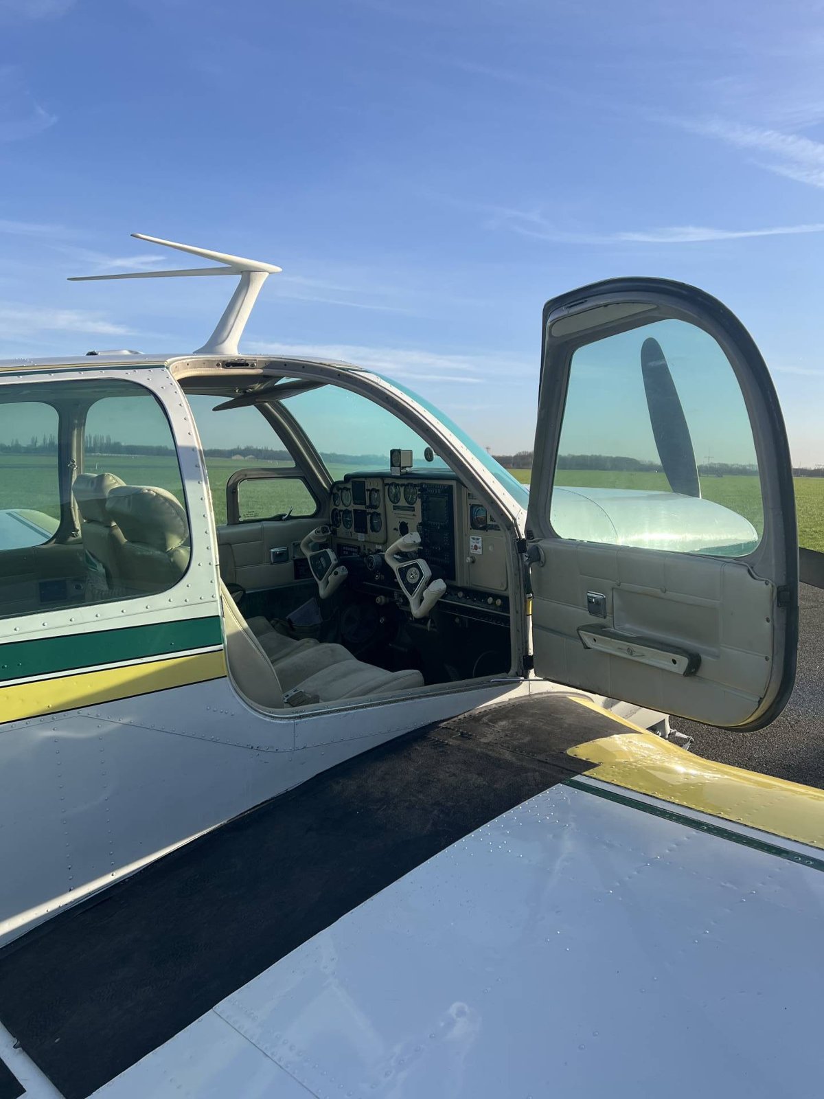 1966 Beechcraft Beech 33 Debonair 35-C33A, photo 3