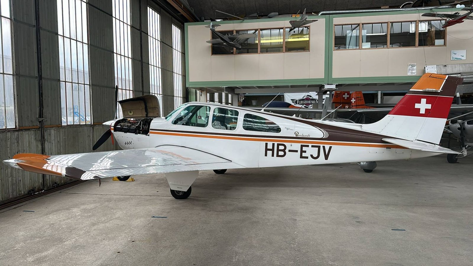 1966 Beechcraft Beech 33 Debonair 35-C33, photo 2