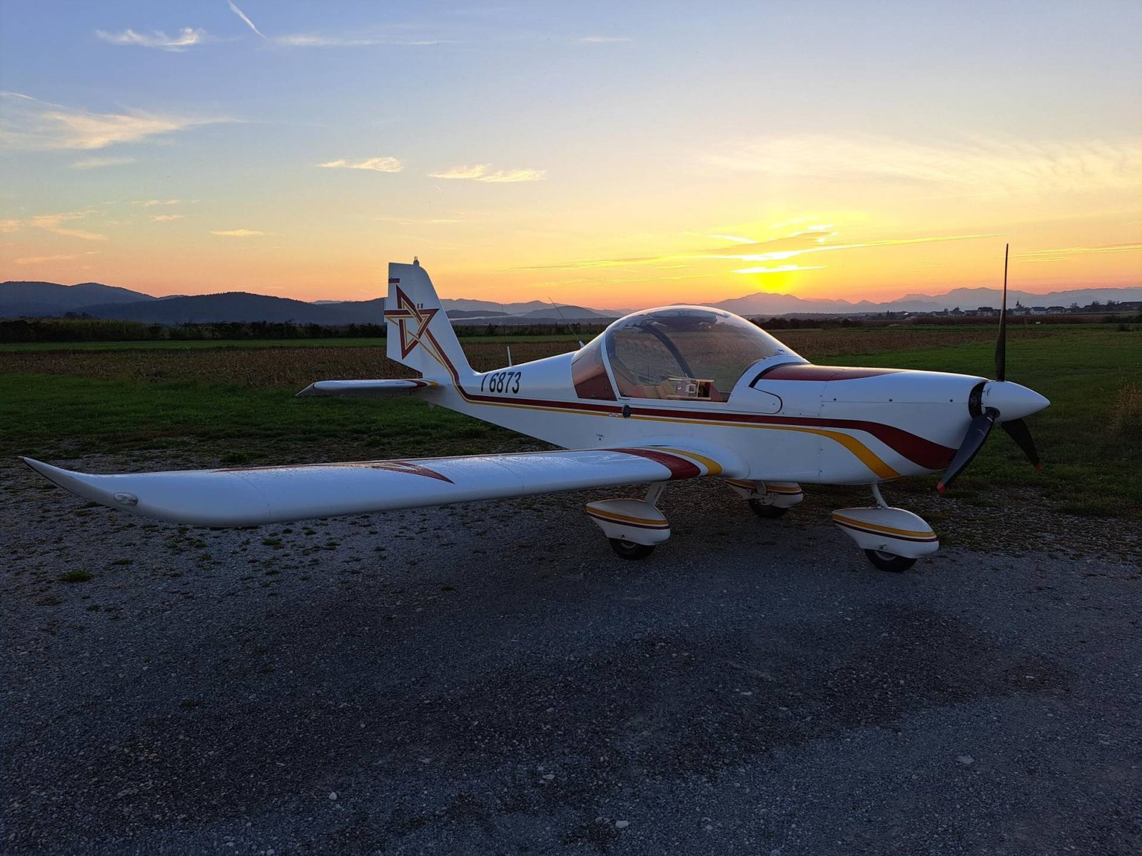 2002 Evektor EV-97R Eurostar, photo 1