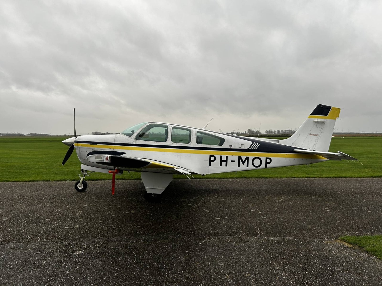 1987 Beechcraft Beech 33 Bonanza, photo 1
