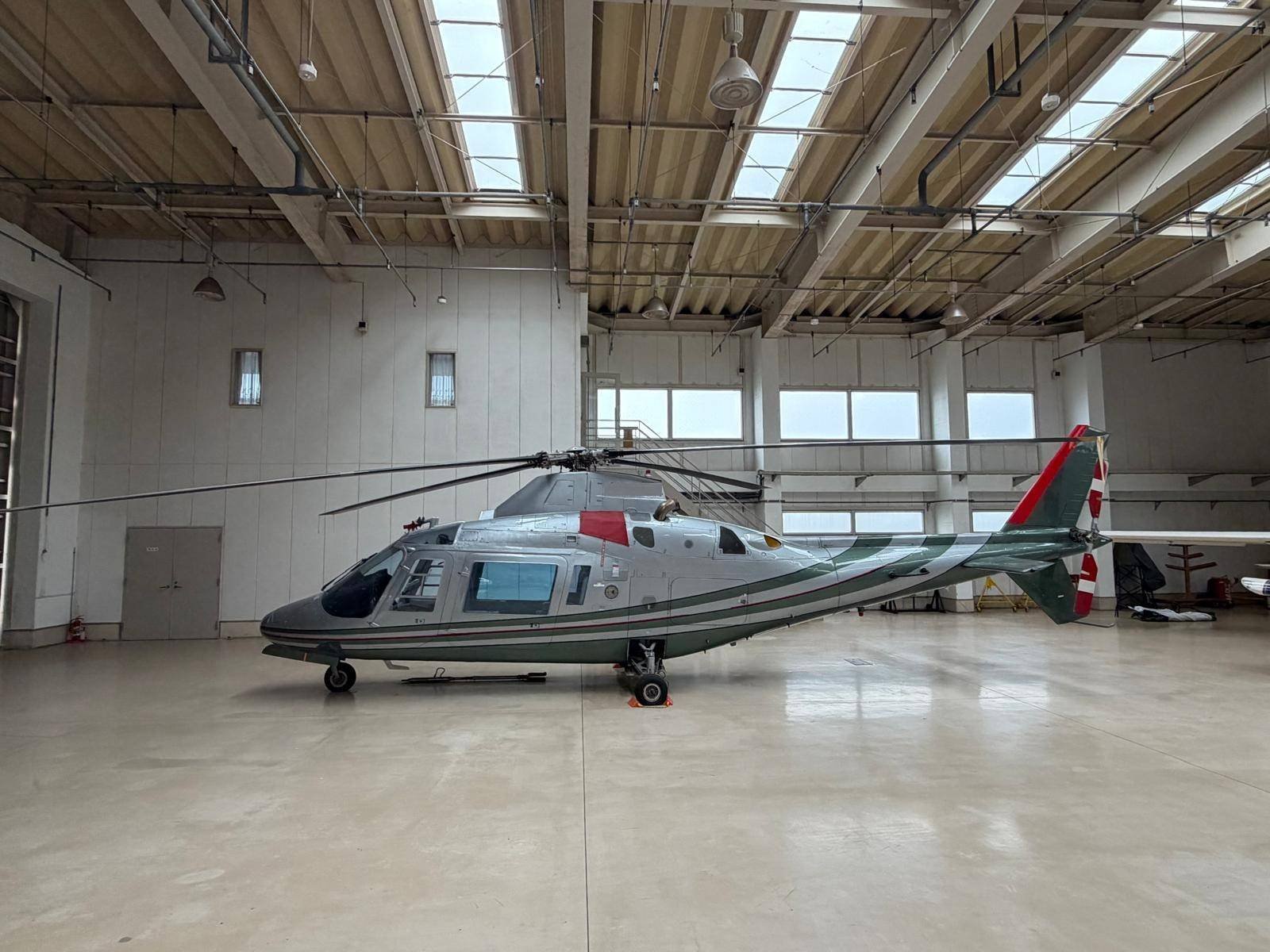 1987 Agusta A-109 A II, photo 3