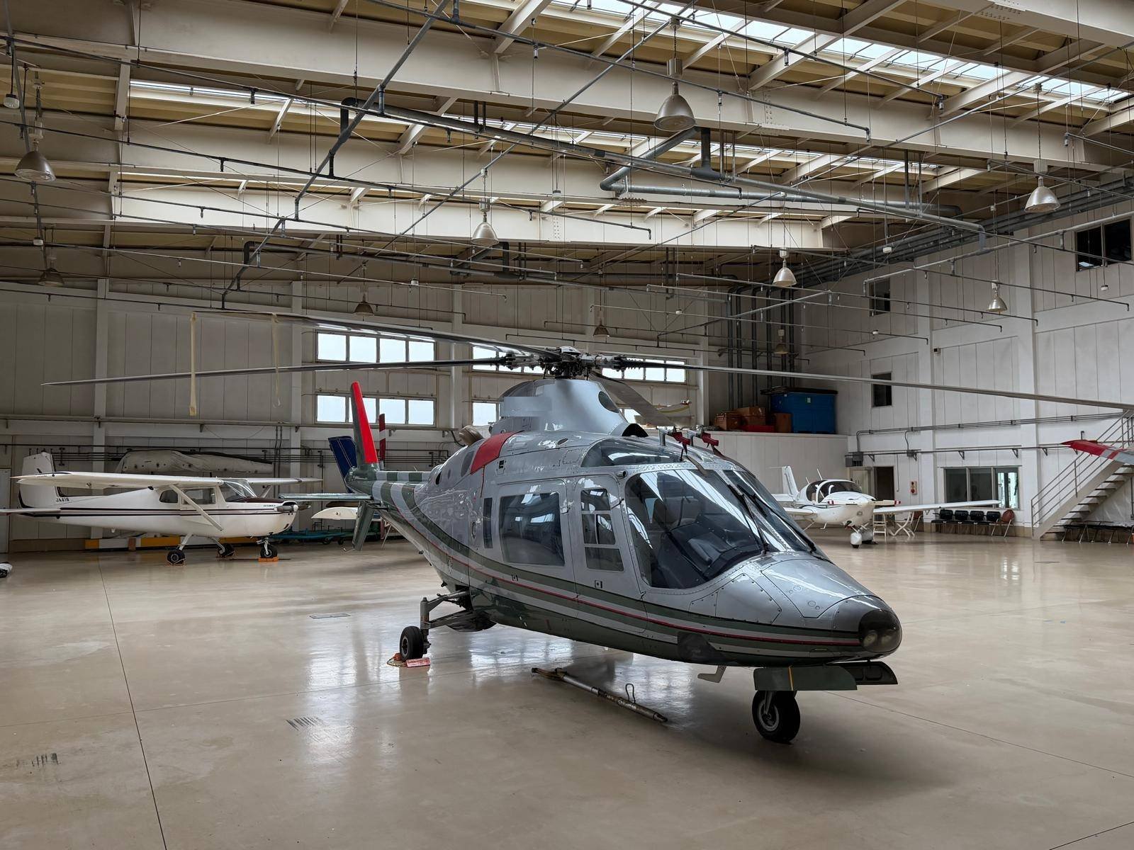 1987 Agusta A-109 A II, photo 12