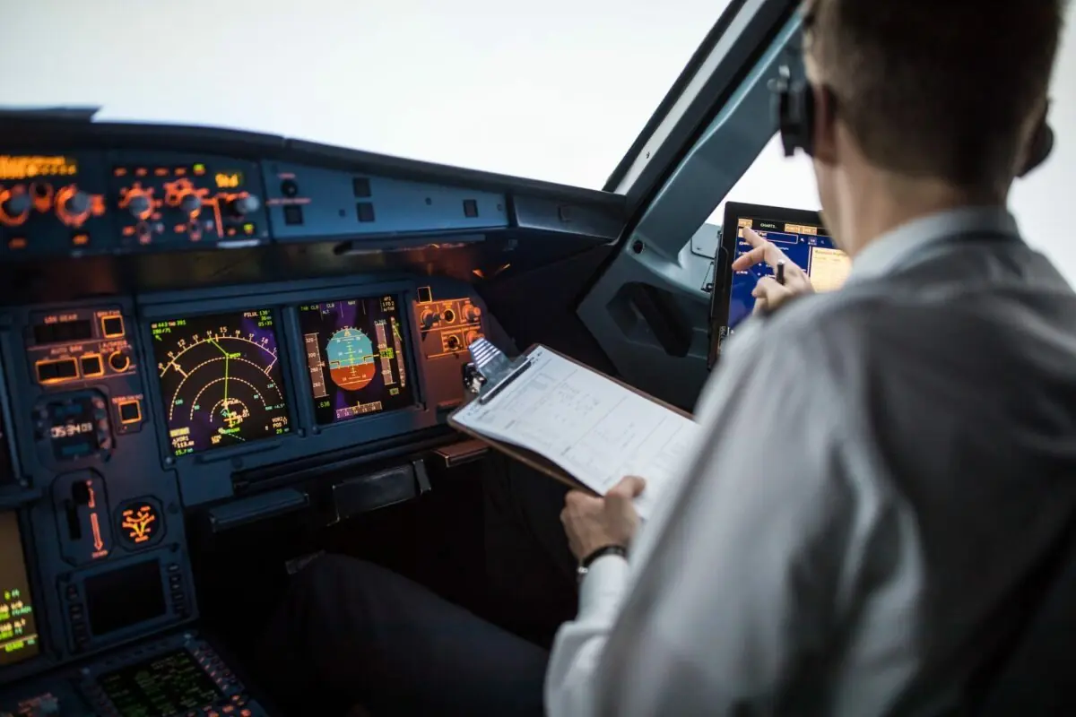 FAA Reinstates Flight Deck Training Program for Air Traffic Controllers