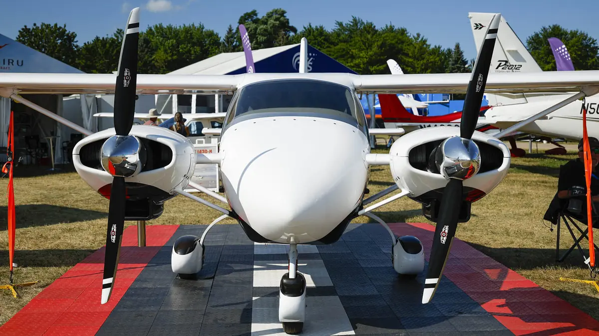 Jabiru Unveils Twin-Engine J432 Light Sport Aircraft at Oshkosh